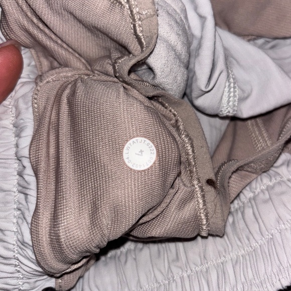 Lululemon Hotty Hot shorts white - Picture 3 of 3